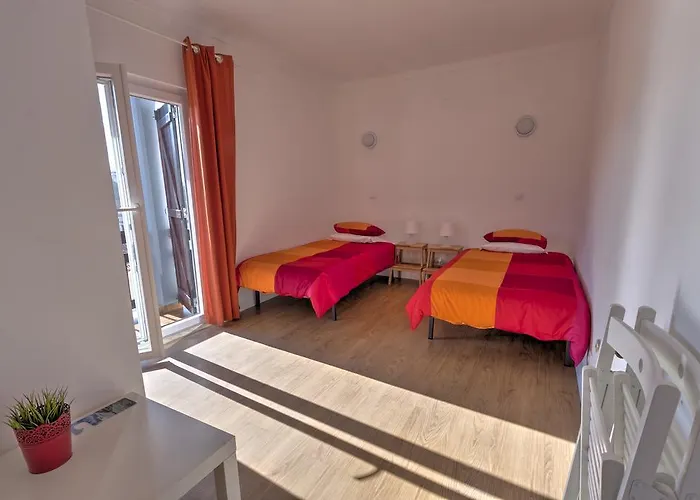 Homemoel Local Accomodation Al Πανσιόν 3*