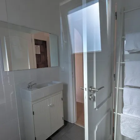 Homemoel Local Accomodation Al